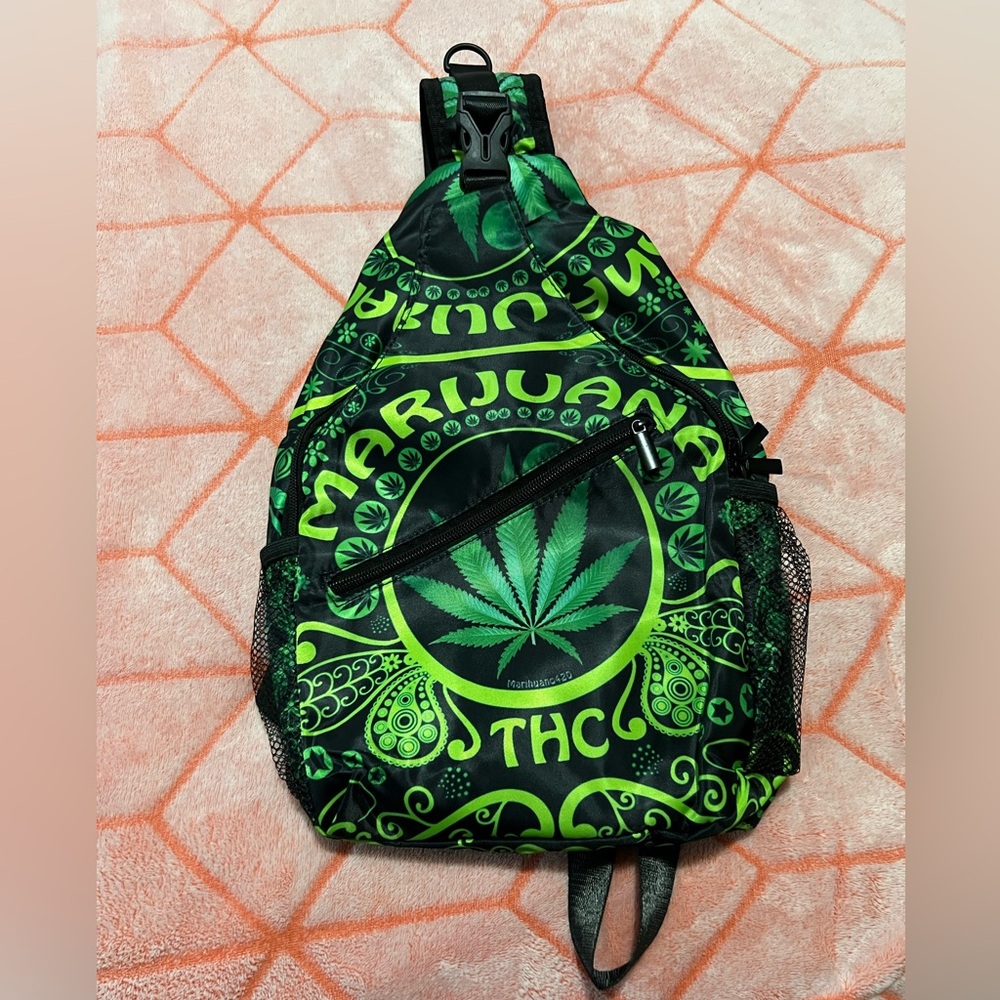 Large Hemp Leaf Sling Bag ✨NWOT✨